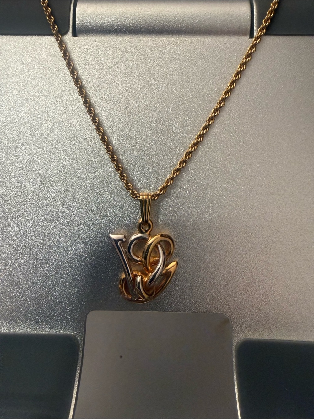 Valentino Garavani "VG" interlocking logo pendant necklace.EUC with COA - Picture 8 of 8
